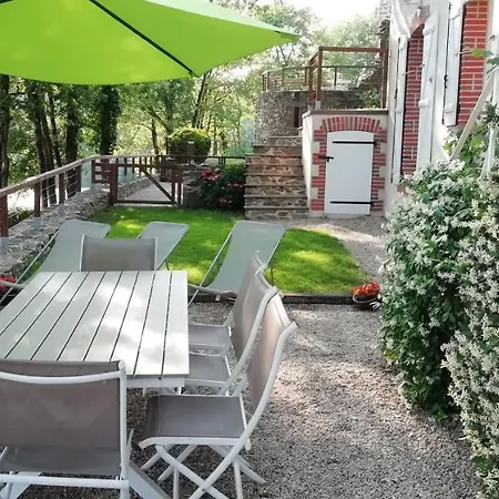 La Maison Au Bord Du *