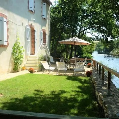 La Maison Au Bord Du *