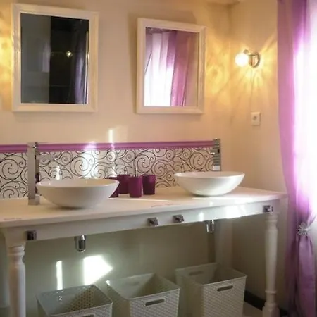 La Maison Au Bord Du Holiday home Chateau-Guibert