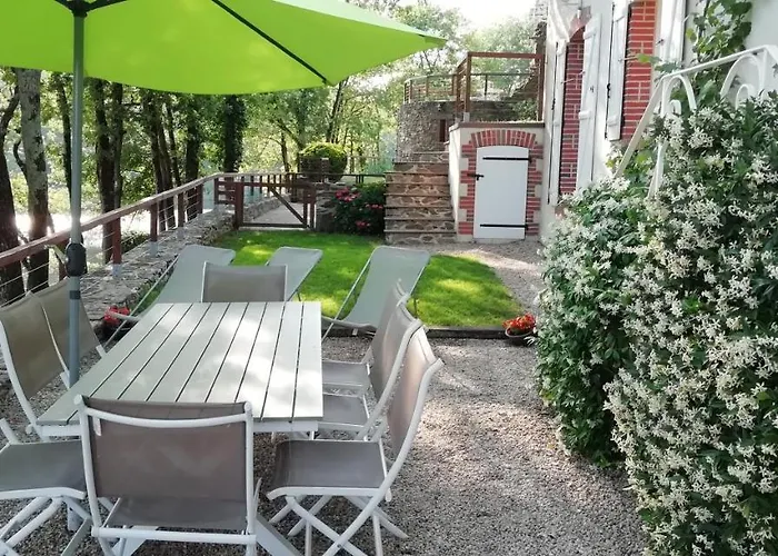 La Maison Au Bord Du *