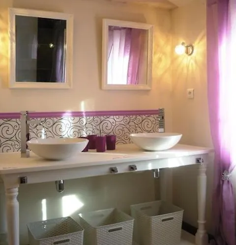 La Maison Au Bord Du 펜션 Château-Guibert